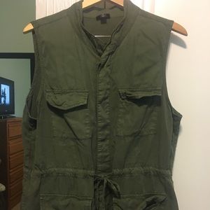 Drawstring waist, button up, lightweight vest